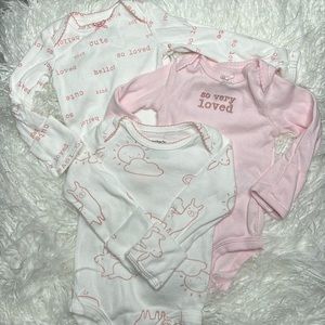 Long sleeve onsies. Carter’s. Size NB. Set of 3